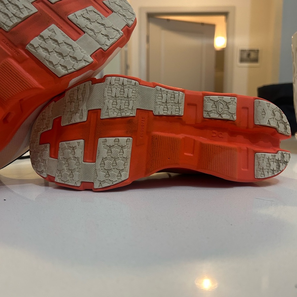 On Running cloud monster hyper - image 4